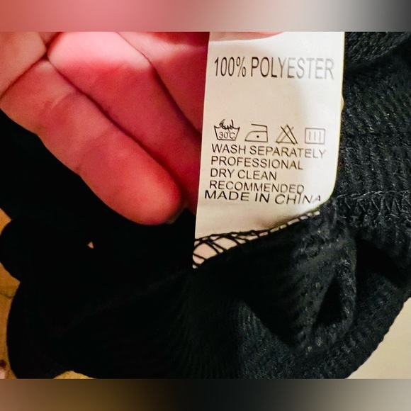 🥳HP🥳NWOT Contrast Guipure Lace Cold Shoulder Top in Black w/ Quarter Zip Front - Picture 12 of 13